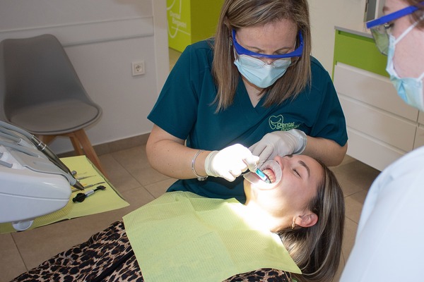 Dental Begastri - Cirugía Bucal